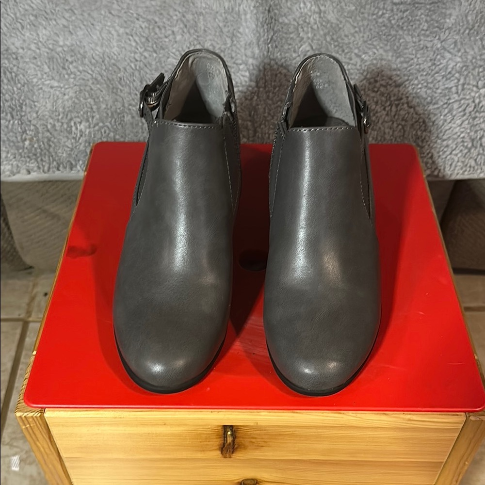 Elegant Gray Women's Ankle Boots